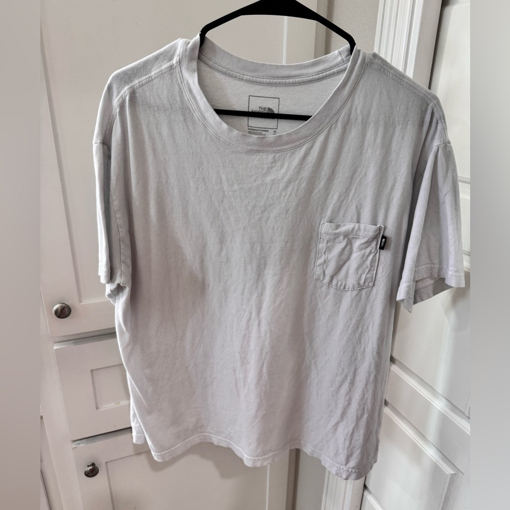 Women’s white north face tee - xl